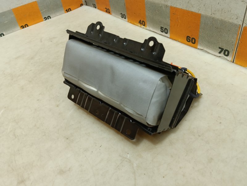 Подушка безопасности пассажирская (в торпедо)