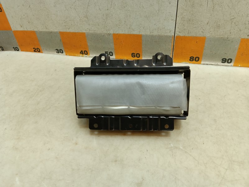 Подушка безопасности пассажирская (в торпедо)