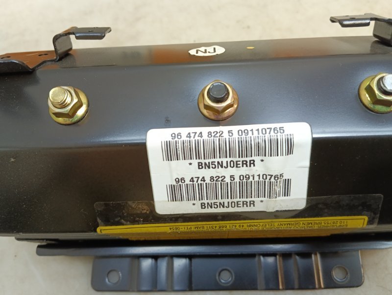 Подушка безопасности пассажирская (в торпедо)