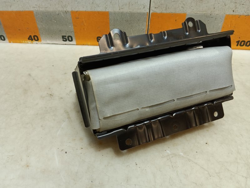 Подушка безопасности пассажирская (в торпедо)