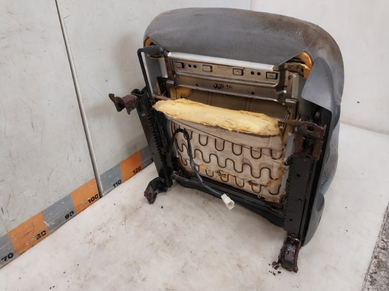 Сиденье переднее левое