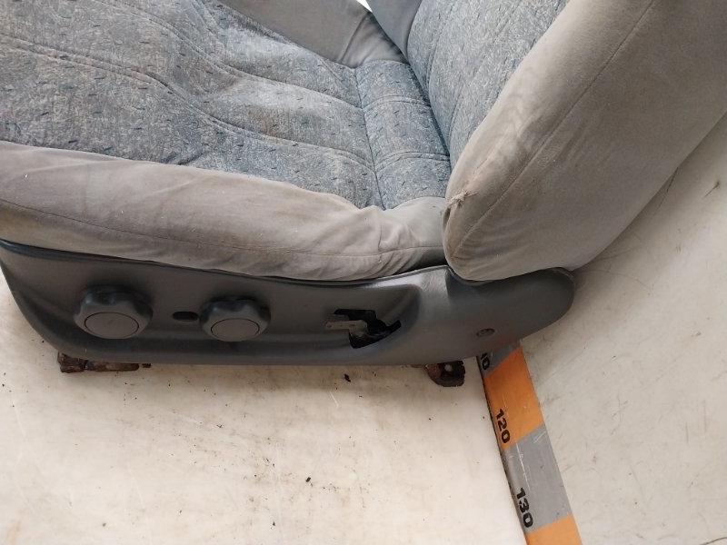 Сиденье переднее левое