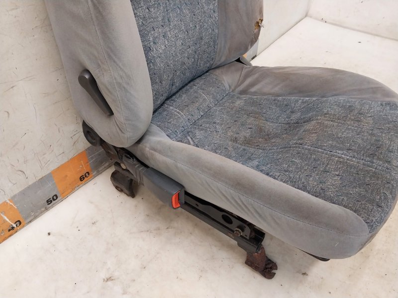 Сиденье переднее левое