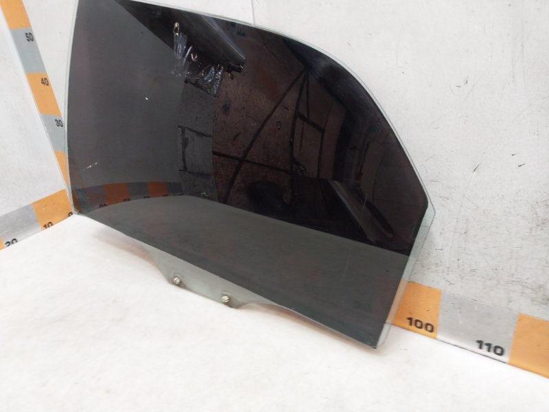 Стекло двери задней левой