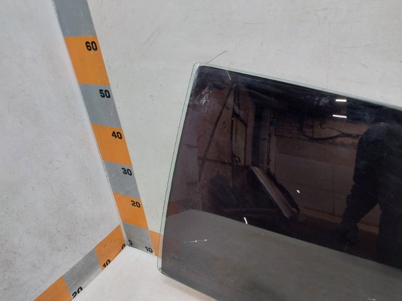 Стекло двери задней левой