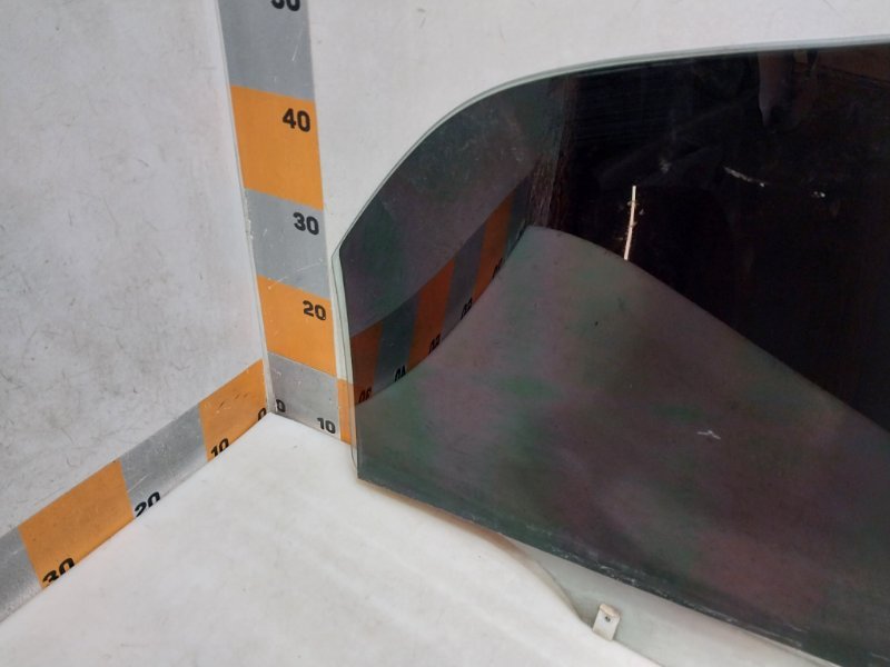 Стекло двери задней левой