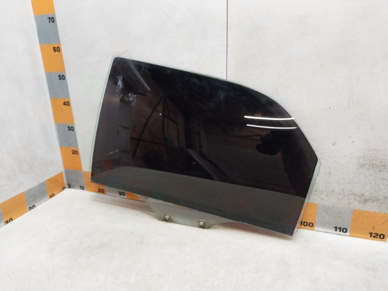 Стекло двери задней левой