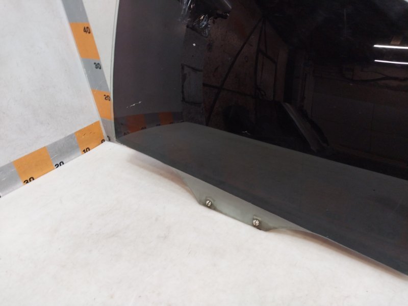 Стекло двери задней левой