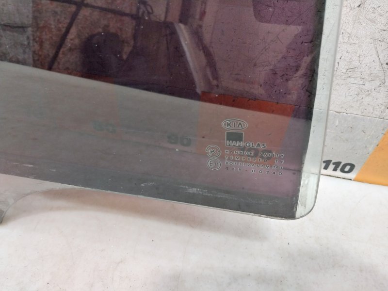 Стекло двери задней правой