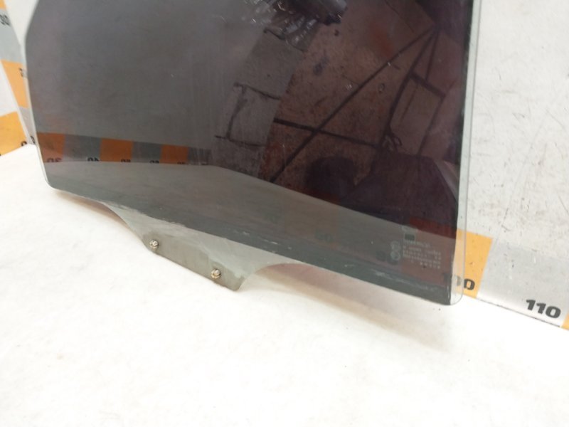 Стекло двери задней правой