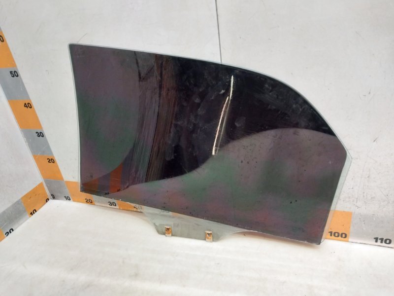 Стекло двери задней правой