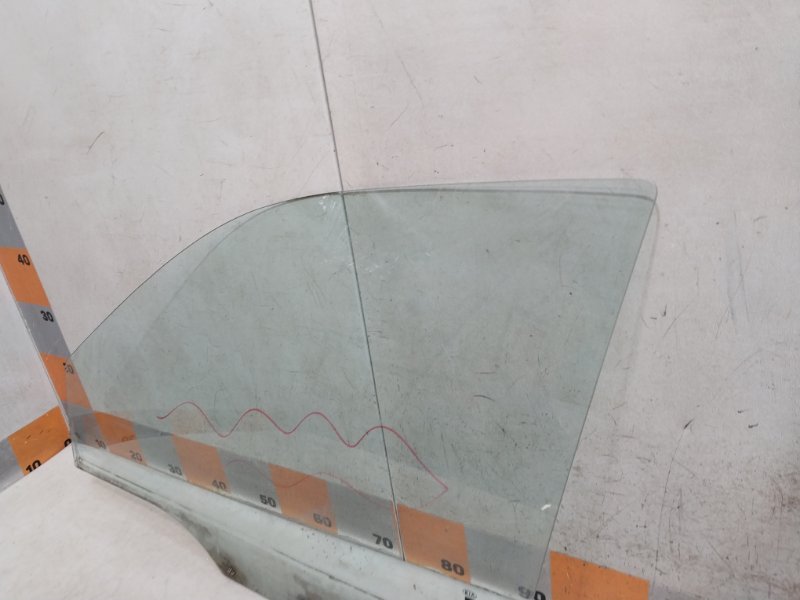 Стекло двери передней левой