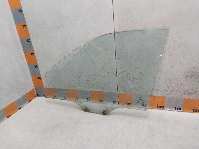 Стекло двери передней левой