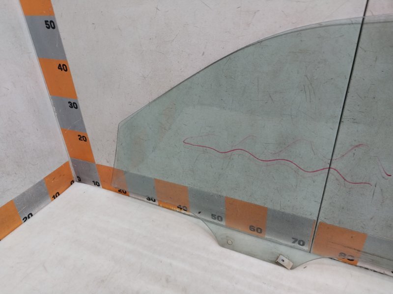 Стекло двери передней правой