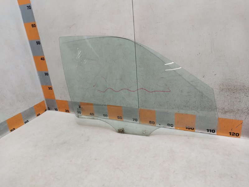 Стекло двери передней правой