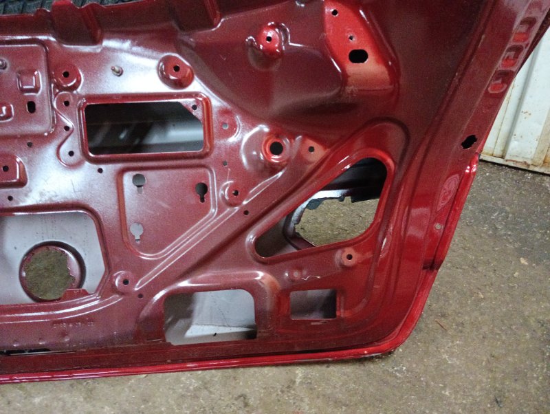 Дверь багажника