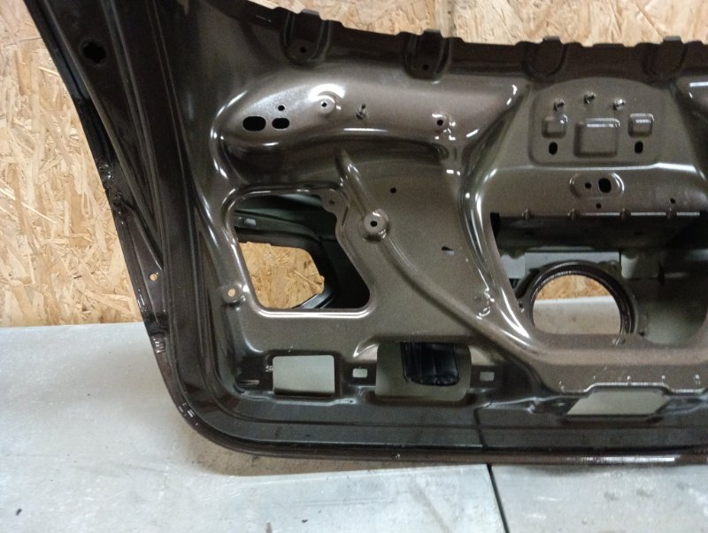 Дверь багажника