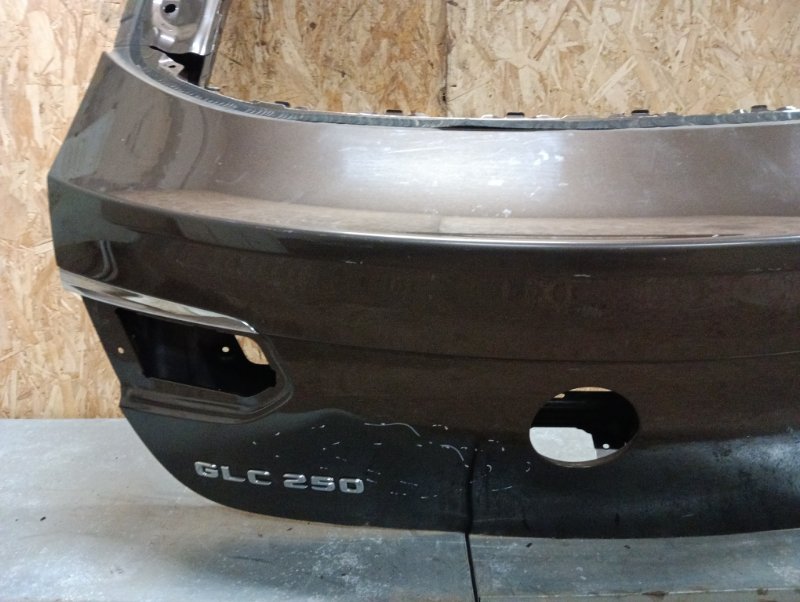 Дверь багажника