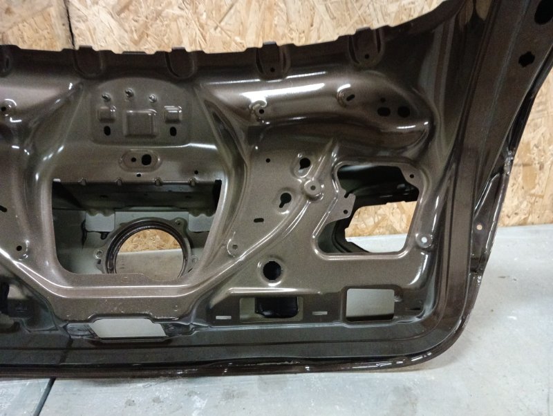 Дверь багажника