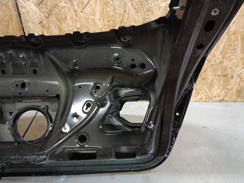 Дверь багажника