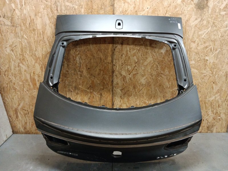 Дверь багажника