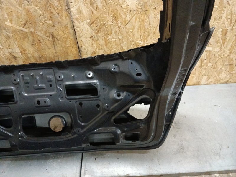 Дверь багажника