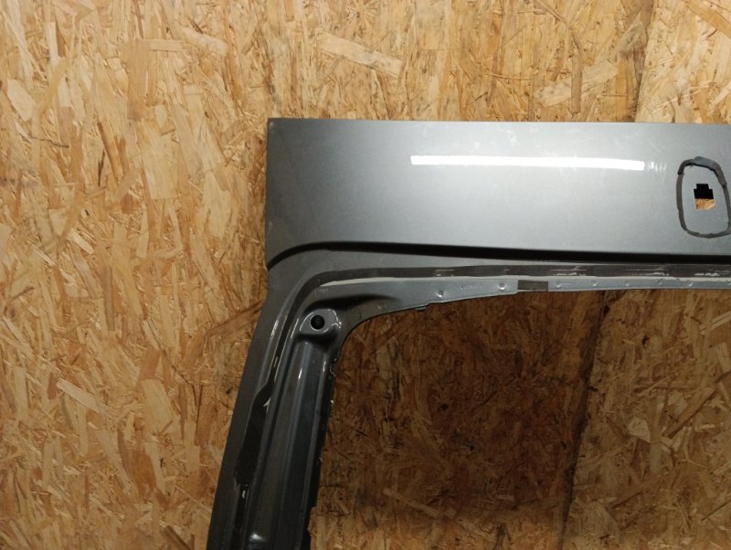 Дверь багажника