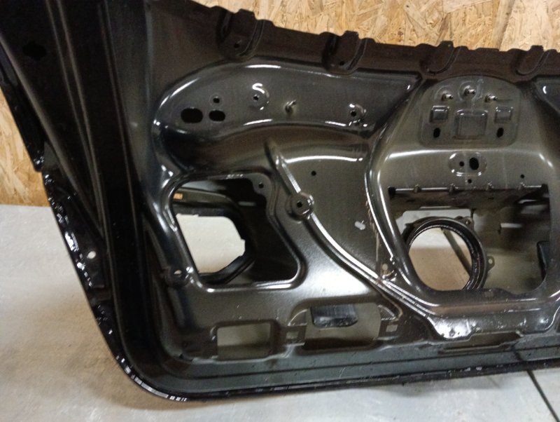 Дверь багажника