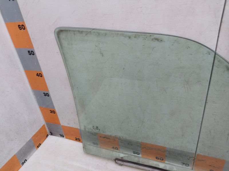 Стекло двери передней левой