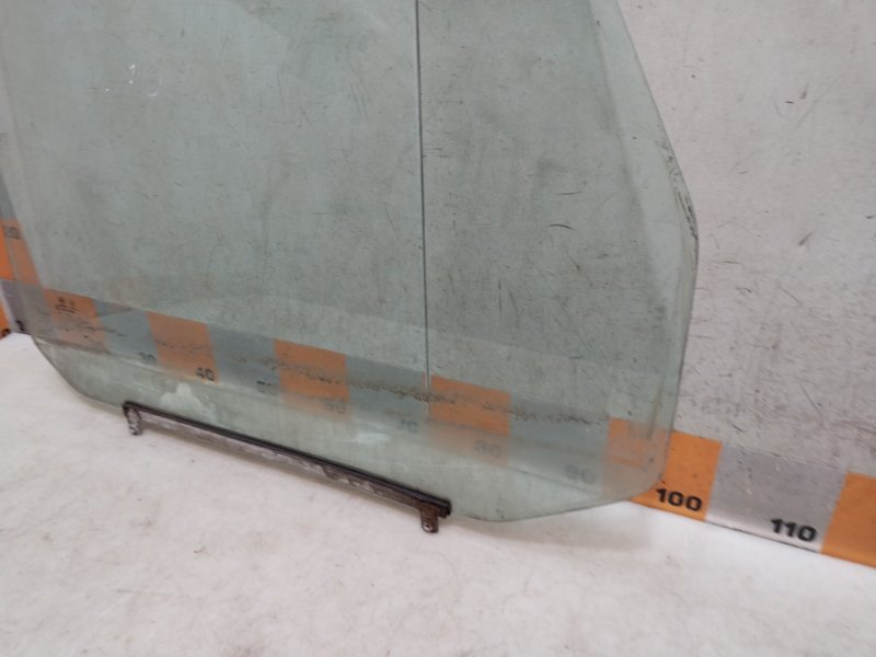 Стекло двери задней левой