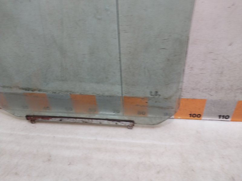 Стекло двери задней левой