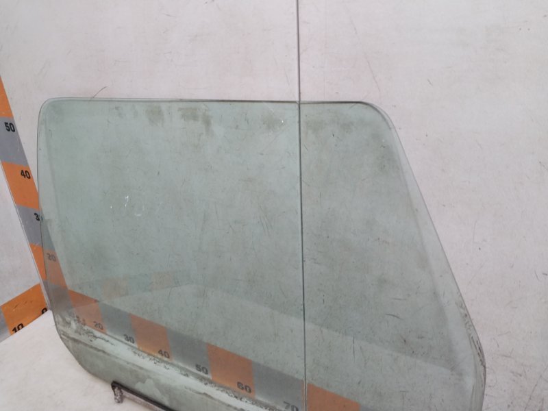 Стекло двери задней левой