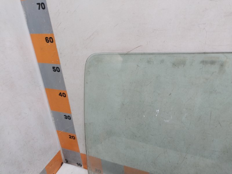 Стекло двери задней левой