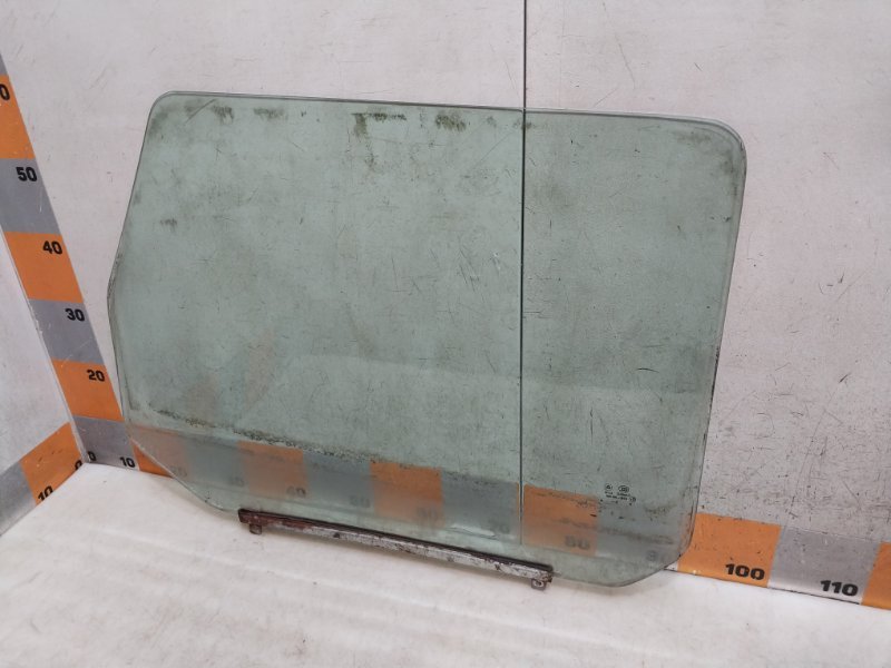 Стекло двери задней левой