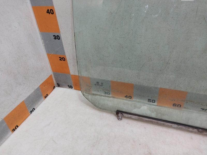 Стекло двери задней левой