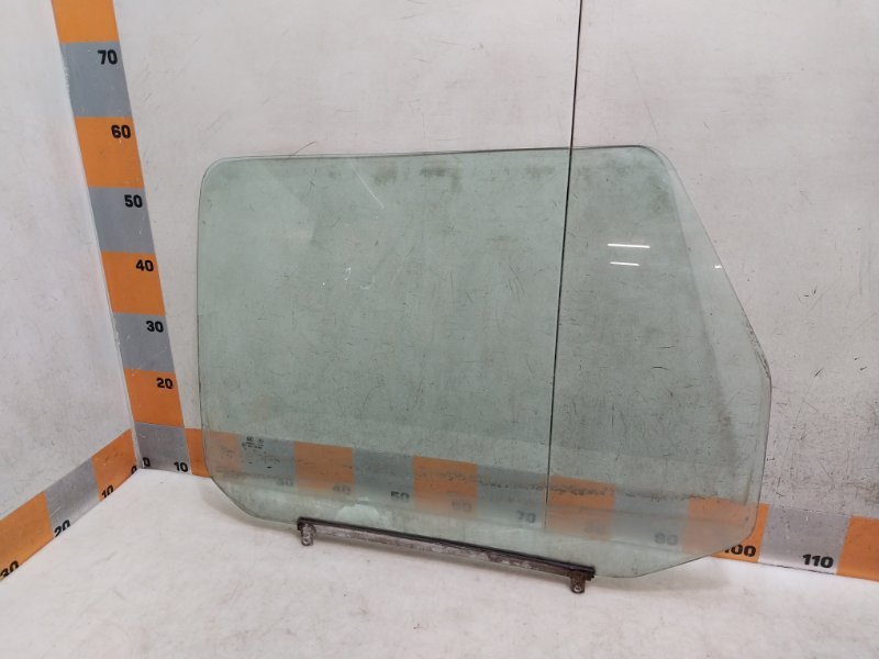 Стекло двери задней левой