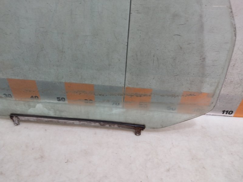 Стекло двери задней левой