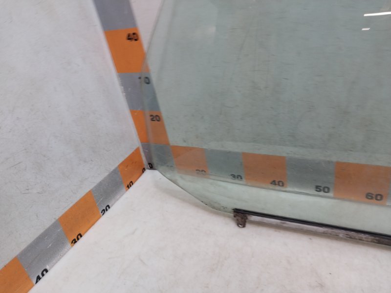 Стекло двери задней правой