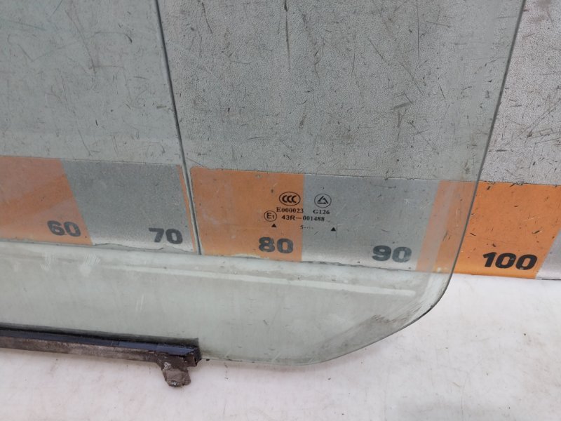 Стекло двери задней правой