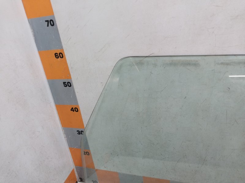 Стекло двери задней правой