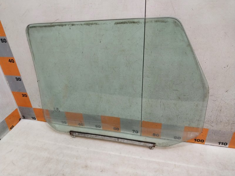 Стекло двери задней правой