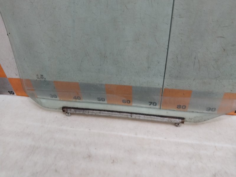 Стекло двери задней правой