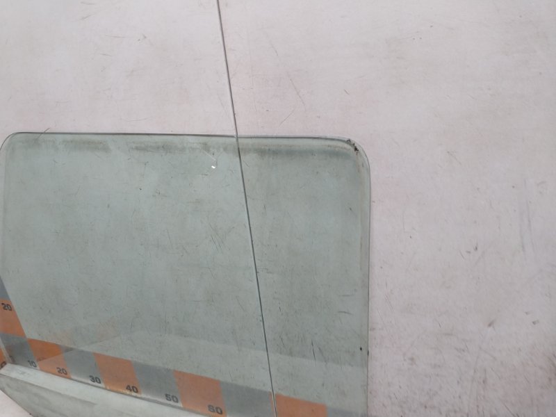 Стекло двери задней правой