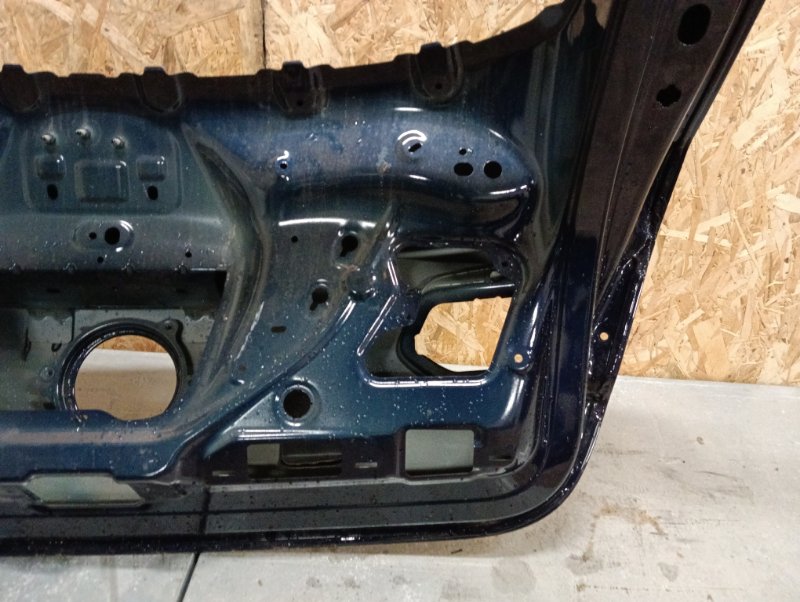 Дверь багажника