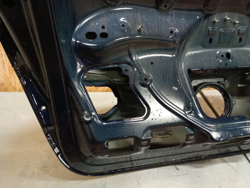 Дверь багажника