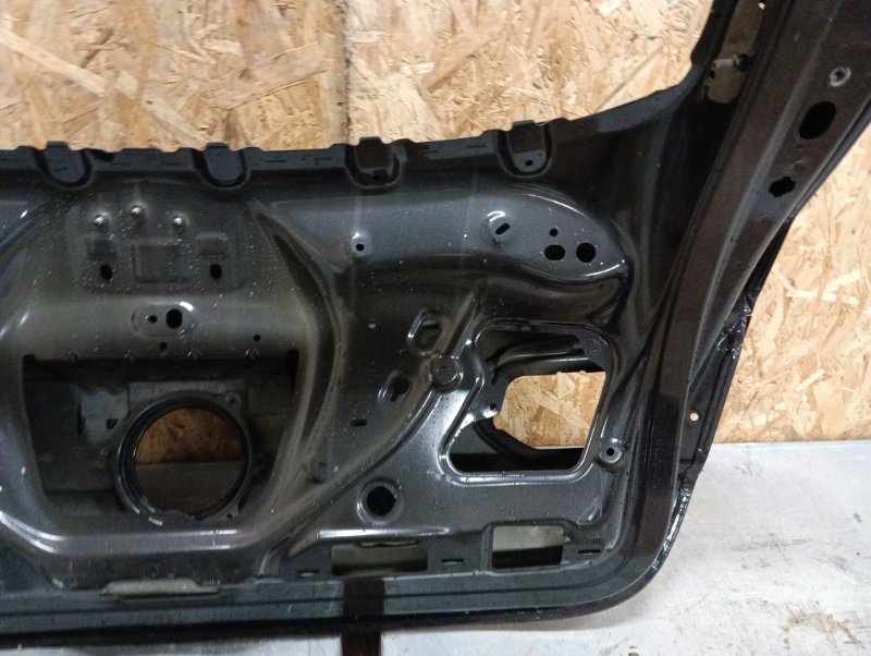 Дверь багажника