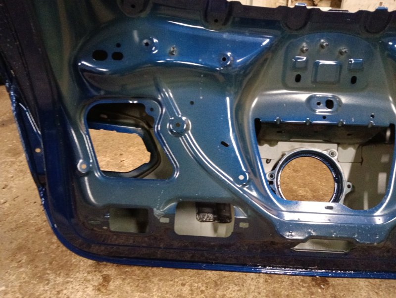 Дверь багажника