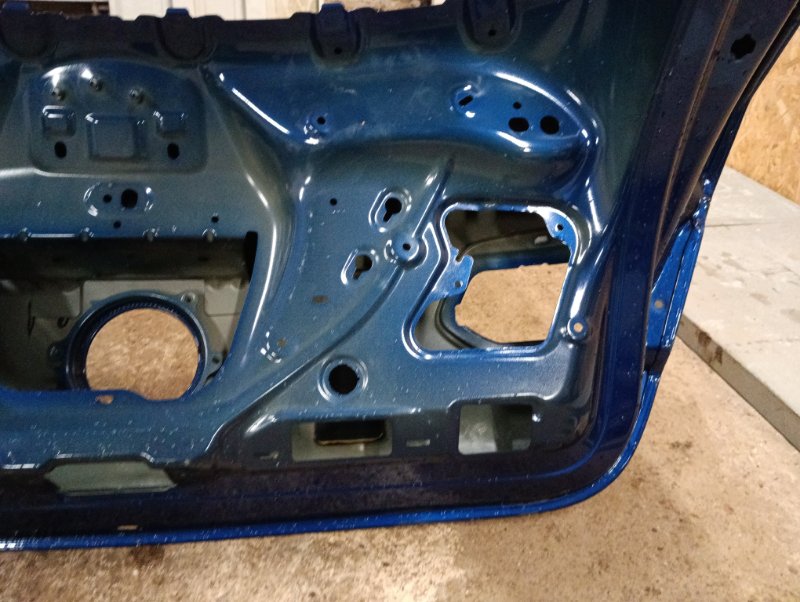 Дверь багажника