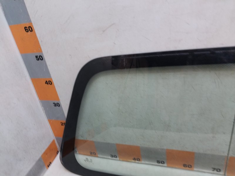 Стекло кузовное глухое левое