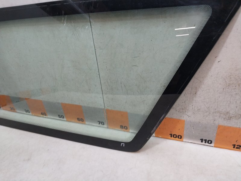 Стекло кузовное глухое левое